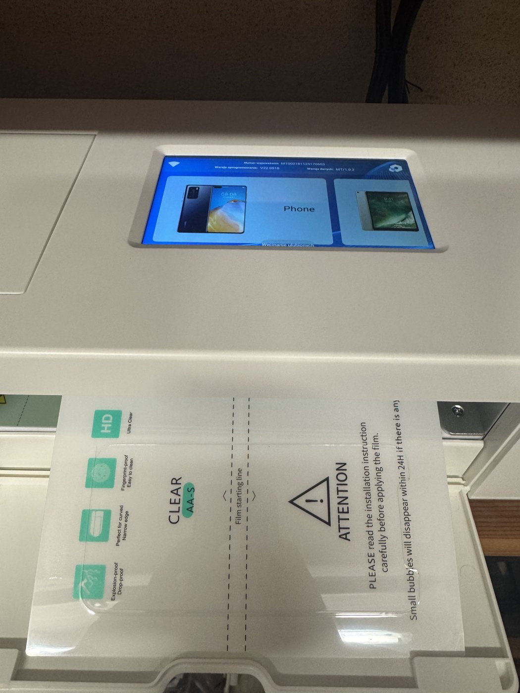 Folienplotter bei Elektronik Schlitz mit eingelegter transparenter Folie